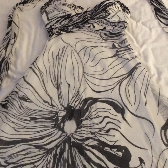 Silk elegant dress by Laura Vann - Picture 7 of 11